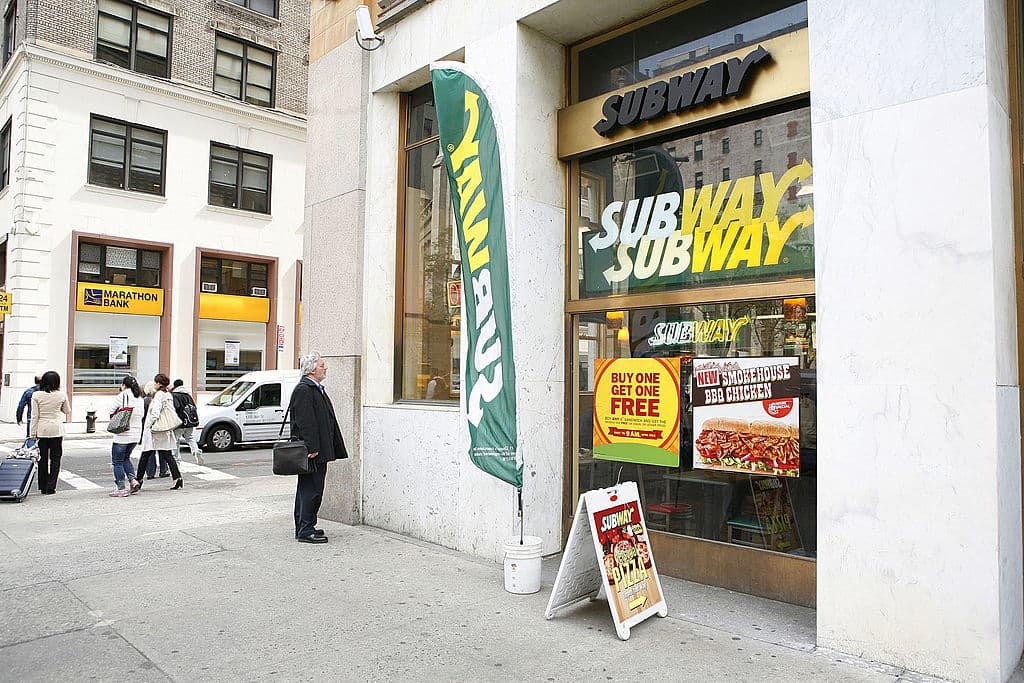 Entre las cadenas de comida rápida, a la que peor le ha ido es a Subway, cadena que ahora solo tiene 254 restaurantes, cuando en 2019 tenía 269. Ha perdido 15.
<br>