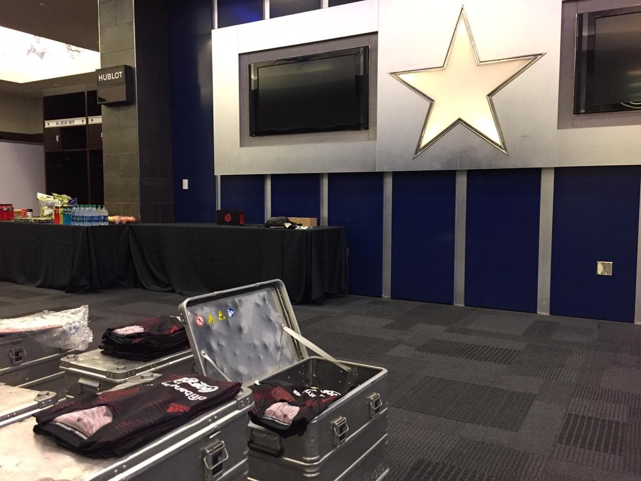 El primer equipo diferente en ocupar el camerino de los Dallas Cowboys es la Selección Mexicana en el AT&T Stadium, previo al amistoso contra Ecuador camino a la Copa Oro.