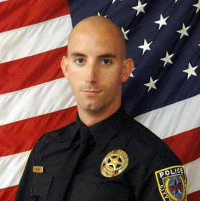 Asesinan a otro policía texano