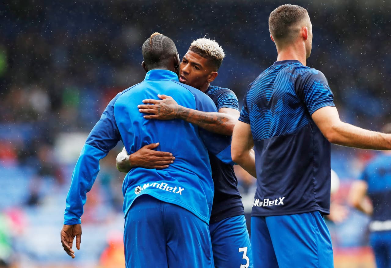 Al 62’, el ariete mexicano presumió su técnica individual en el intento de rematar con la pierna derecha en una voltereta una jugada que ya había presumido en los entrenamientos semanales.