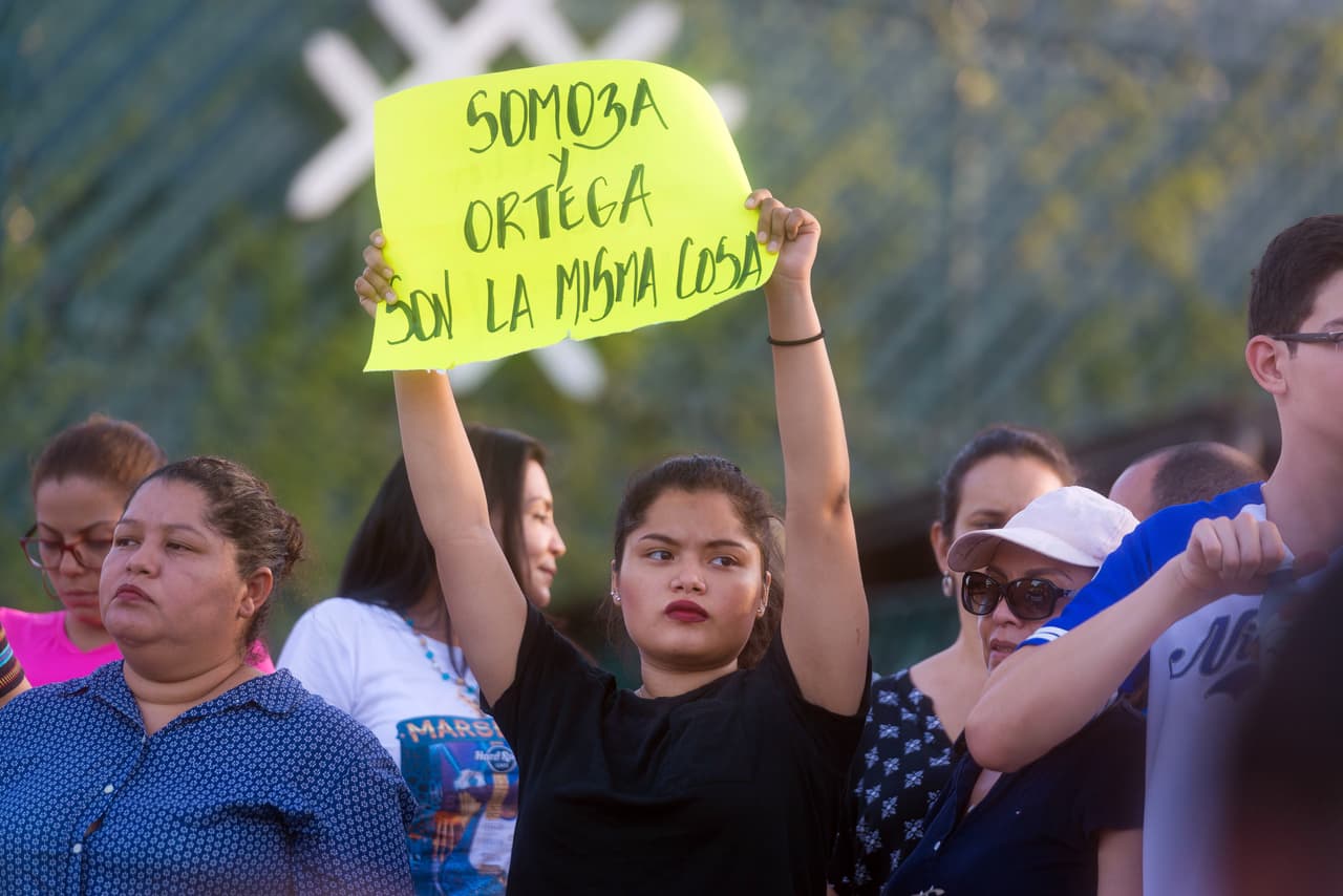 Some protesters compare Ortega's government with the dictatorship of Anastasio Somoza, who he helped overthrow in the Sandinista revolution.
<br>