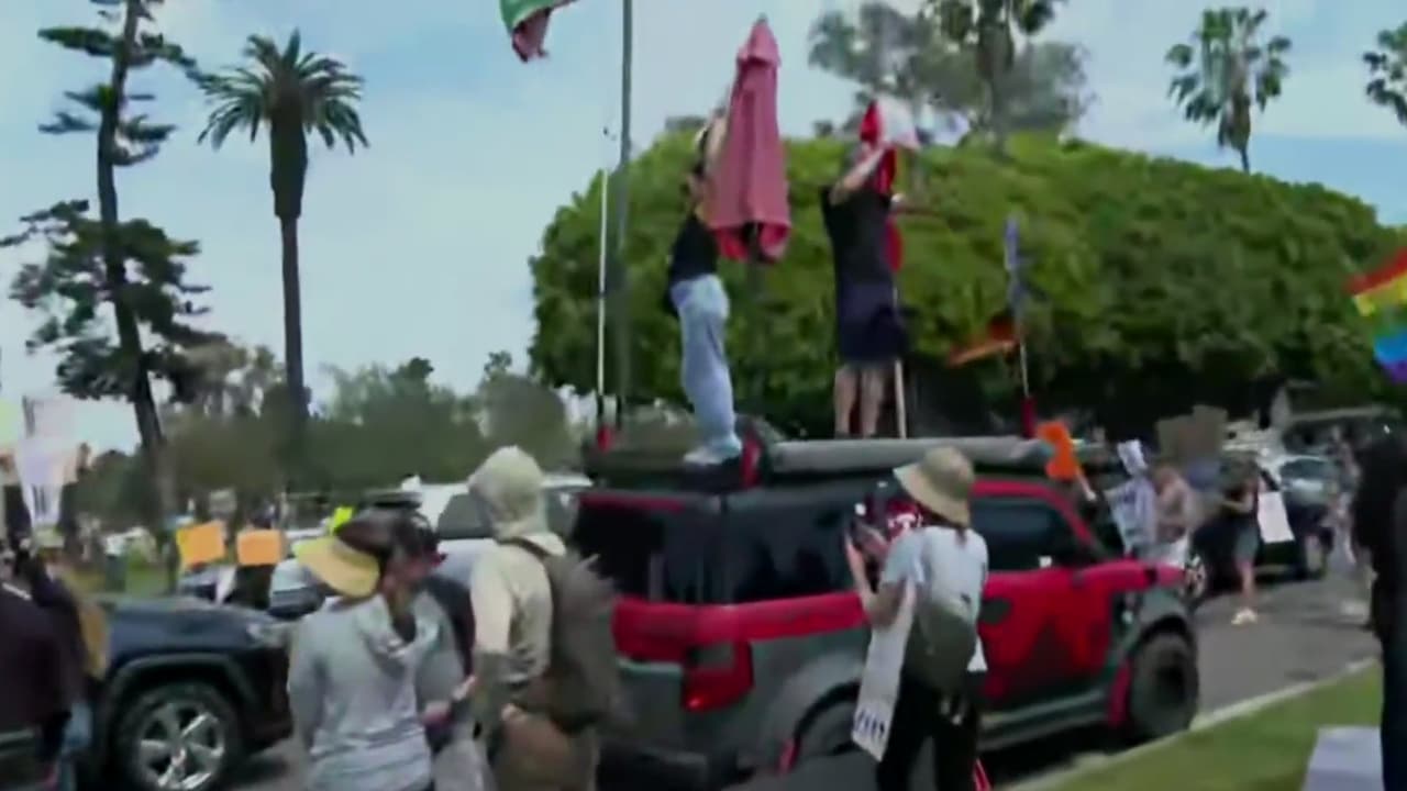 Long Beach protesta en No Kings Day III por derechos inmigrantes y contra abusos de poder