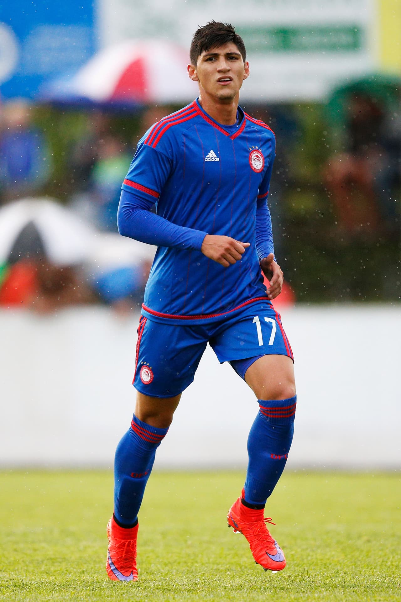 Alan Pulido debutó con el Olympiacos de Grecia al jugar en la Copa