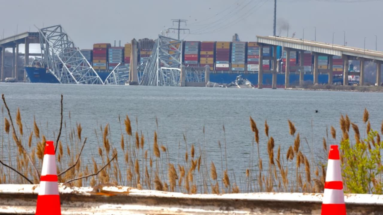 "Todavía estamos trabajando para las familias, mi corazón está con ellas. 
<b>Estos no son cuerpos, son personas </b>y estamos haciendo todo para recuperarlas", dijo a Univision Washington DC un comandante de la Guardia Costera.