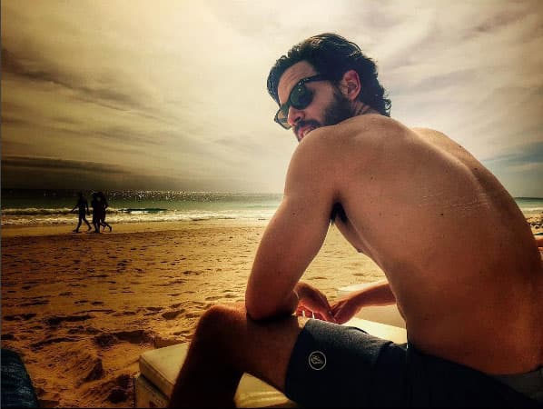 Fue parte del elenco de la puesta en escena 
<i>Vestuario de hombres</i>, en donde actuó desnudo.