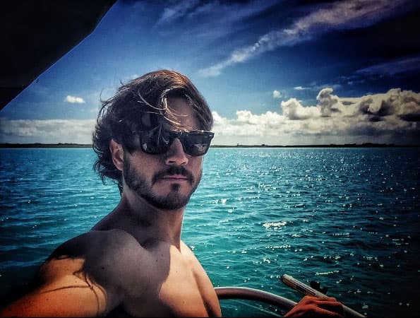 Conozcamos más de este actor, de quien seguramente muchas quedaron cautivadas.