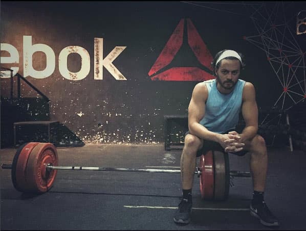 Le encanta hacer ejercicio, y eso se nota en su musculoso cuerpo.