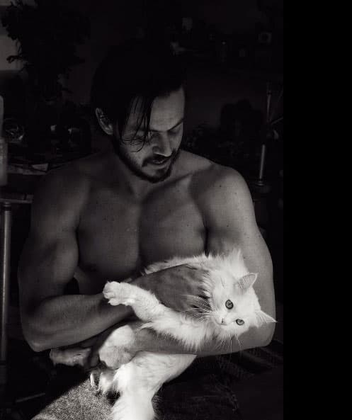 Su cumpleaños es el 8 de febrero.