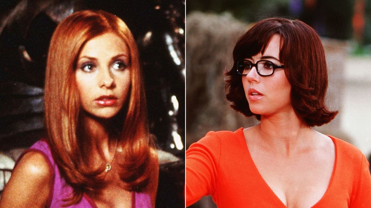 ¿Velma era lesbiana en el ‘live action’ de ‘Scooby-Doo’? Así era su apasionado beso con Daphne