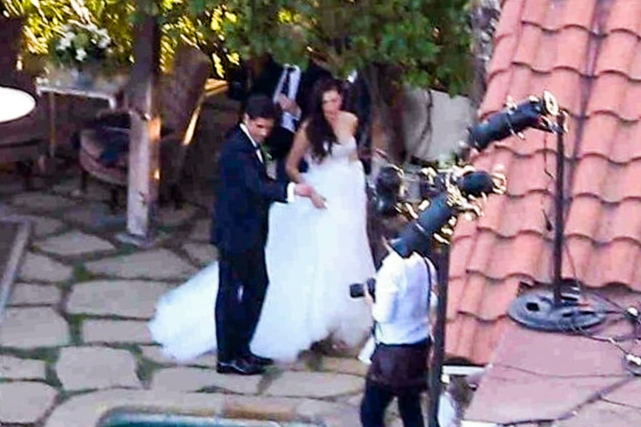 Aunque la situación disparó las alarmas, tanto Stamos, de 54 años, como su hoy esposa, Caitlin McHugh, de 31, no permitieron que se les dañara su día.