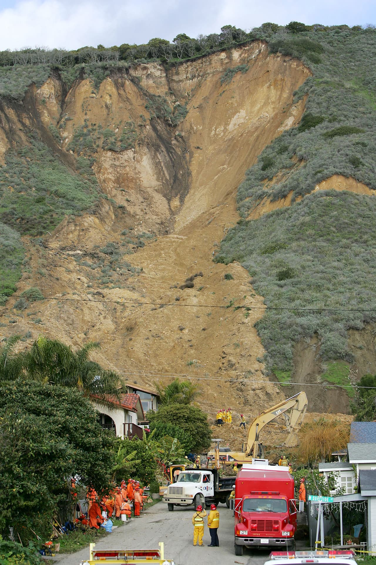 Diez personas perdieron la vida -entre ellas 3 niños- en enero de 2005 en La Conchita, California, debido a un deslave que sepultó varias casas tras unas fuertes lluvias.