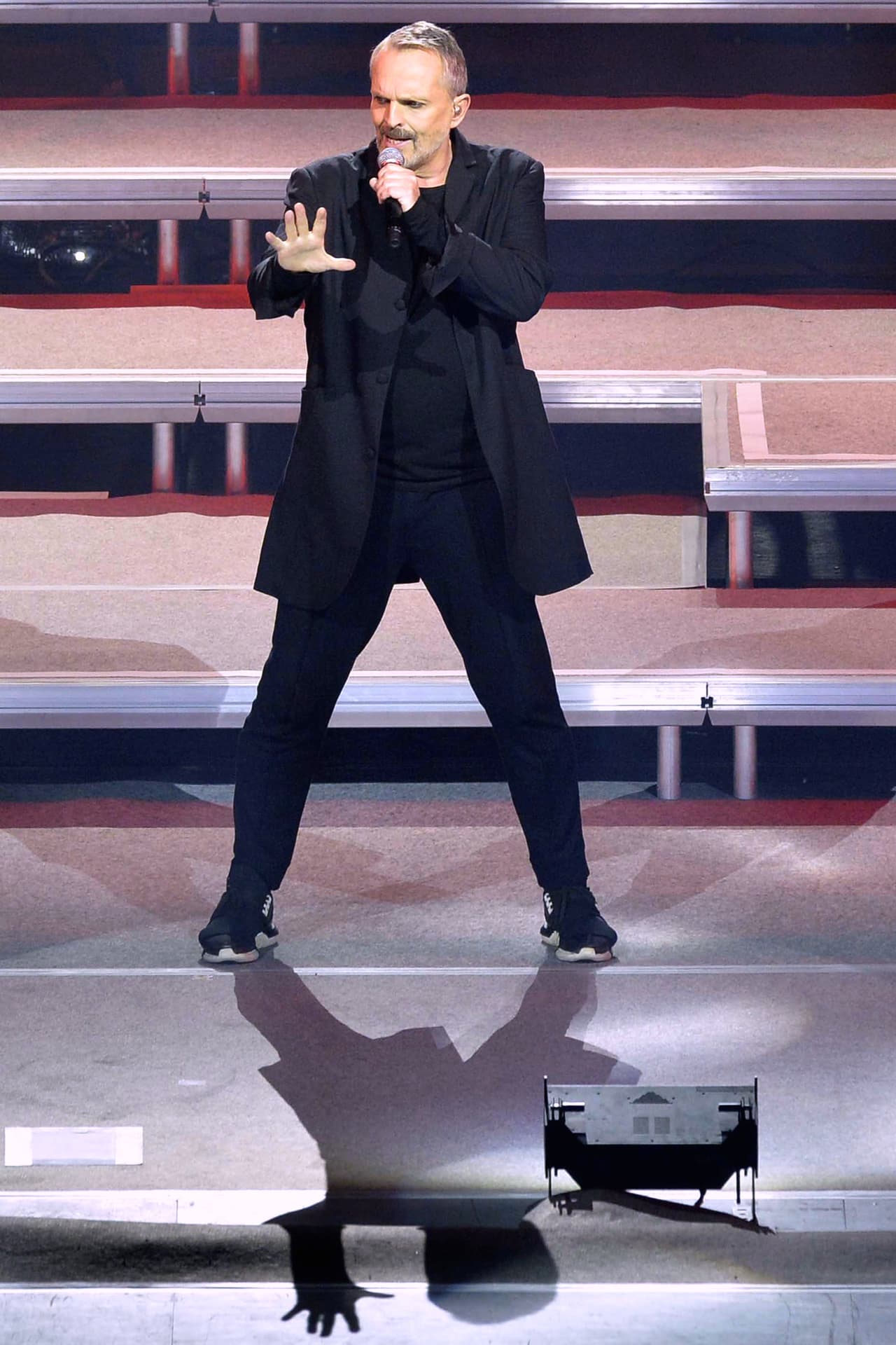 <b>Miguel Bosé </b>cumplió
<b> 65 años</b> el sábado 3 de abril y lo festejó de manera muy simbólica. 
<b>Eliminó todas las fotos</b> que tenía en Instagram y reactivó su perfil con una serie de imágenes en las que 
<b><a href="https://www.instagram.com/p/CNN0hqdBew1/" target="_blank">"celebró la vida". </a></b>