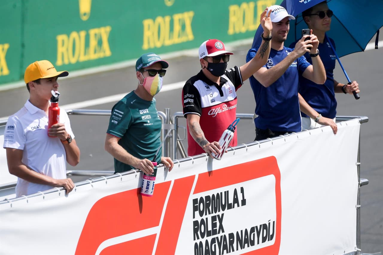 Esteban Ocon es campeón del Gran Premio de Hungría. La carrera se vio accidentada y detenida con bandera roja cuando Bottas se deslizó hacia la parte trasera del McLaren de Norris, quien se inclinó hacia el auto de Verstappen, y Bottas se estrelló contra el segundo Red Bull de Sergio Pérez. Stroll intentó zambullirse por el interior en la curva 1, pero golpeó el Ferrari de Charles Leclerc, que a su vez chocó contra Ricciardo. Vettel fue segundo y Hamilton consiguió la tercera posición.
