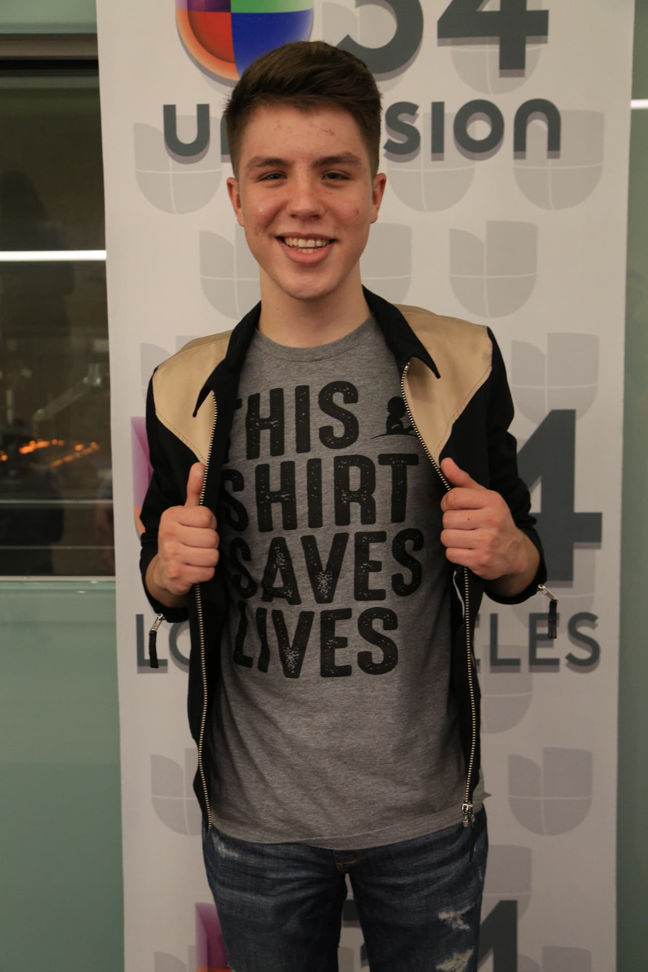 Y siempre lo hace con mucho gusto.
<br>
<br>
<b>DONA AQUÍ: <a href="http://bit.ly/UnidosConStJude" target="_blank">bit.ly/UnidosConStJude</a></b>