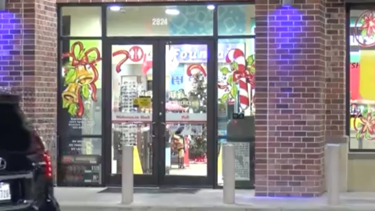 Los sospechosos huyeron del lugar en un vehículo, fueron localizados más tarde y arrestados, enfrenta cargos de agresión agravada.