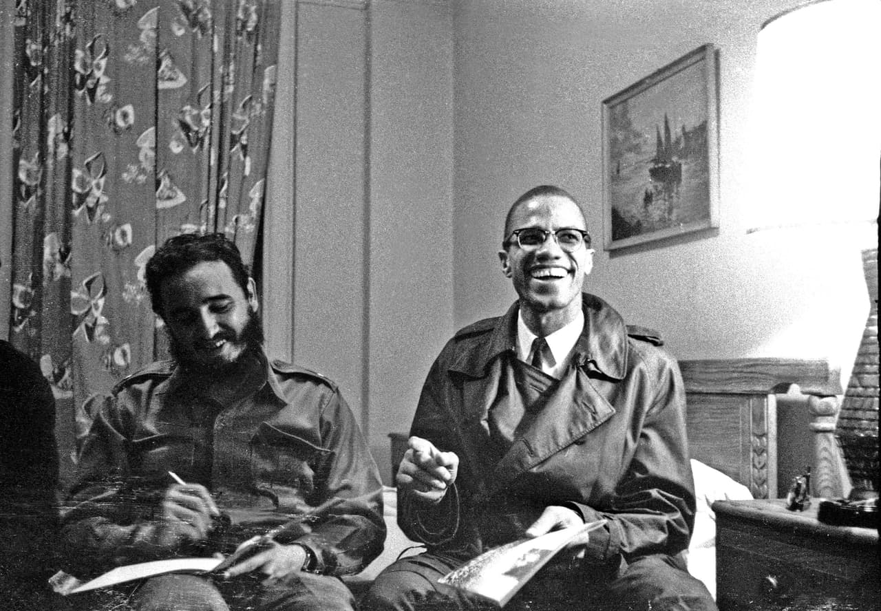Encuentro entre el líder estadounidense Malcolm X y el presidente cubano en 1960.