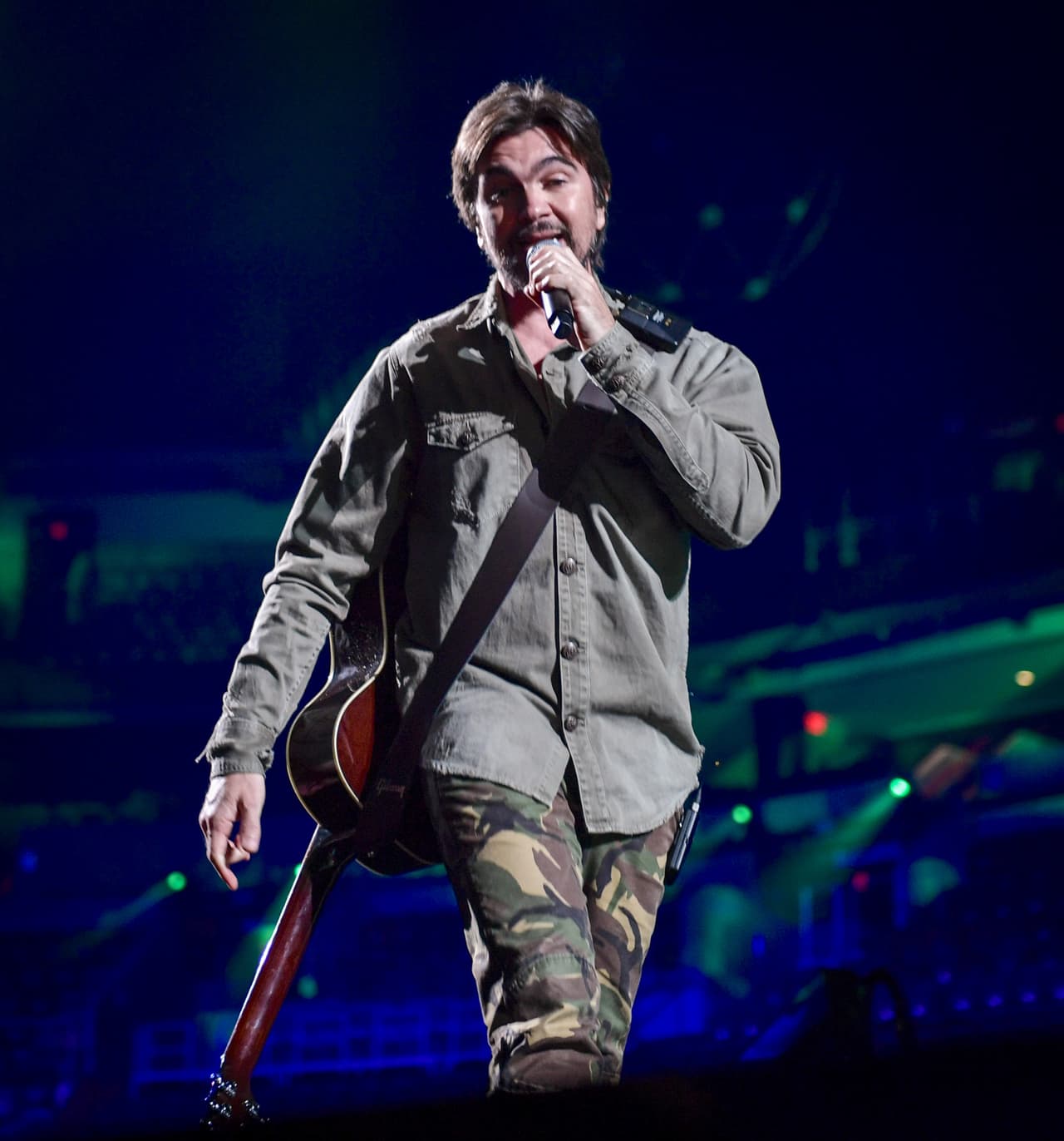 <b>La canción es una alegre explosión de ritmos latinos entre los que sobresalen el vallenato y la guasca, </b>con la que
<b> </b>conquistó a Jimmy Kimmel unas semanas atras, cuando Juanes la cantó en vivo en su programa.