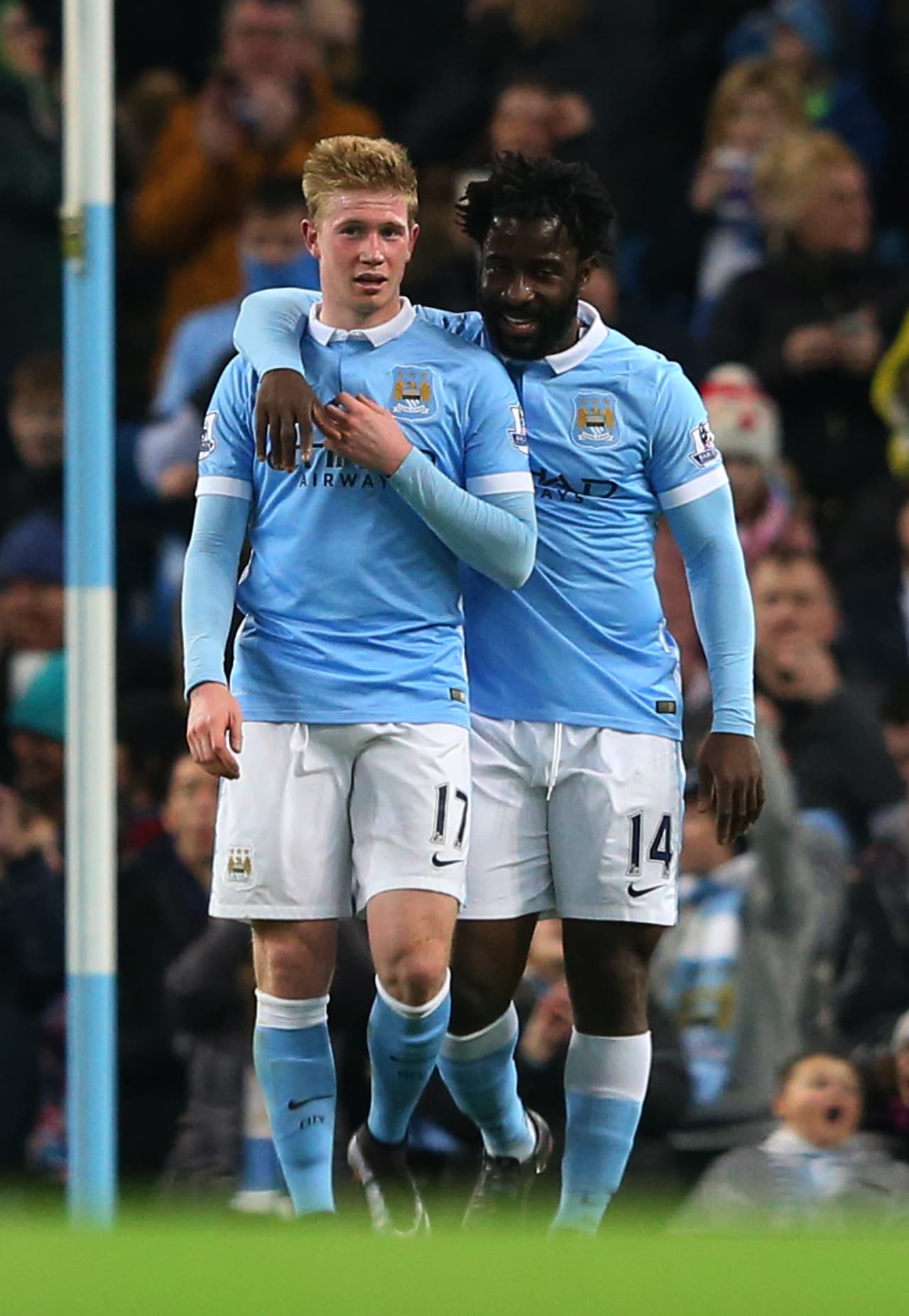 En otro frente, Harry Kane tuvo una gran actuación y guió al Tottenham a una victoria de 3-0 ante el Norwich con lo que se colocaron en el sitio 12 de la clasificación. También el Manchester City, con un gran Kevin De Bruyne, goleó 4-1 al Sunderland.