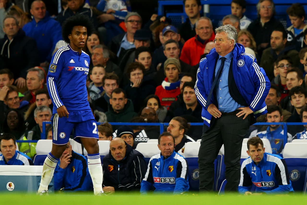 Otro club de mala campaña es el Chelsea, vigente campeón de la Premier League, que ya había cambiado de técnico y despedido al portugués José Mourinho a favor de otro holandés, Guus Hiddink.