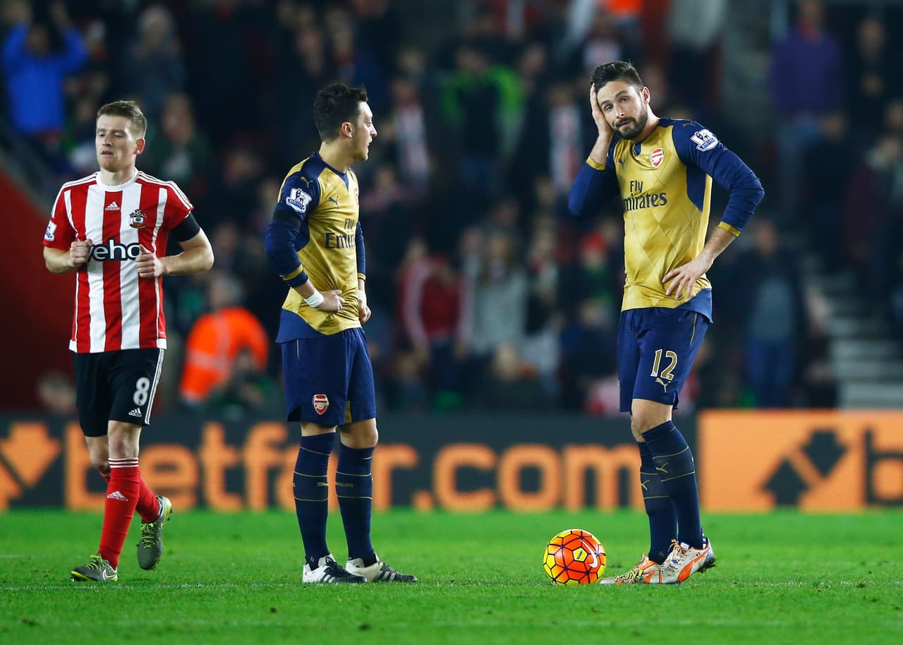 La gran decepción del Boxing Day resultó, precisamente, el conjunto del francés Arsene Wenger. El Arsenal visitó a un alicaído Southampton que sólo había sumado uno de sus últimos 15 puntos.