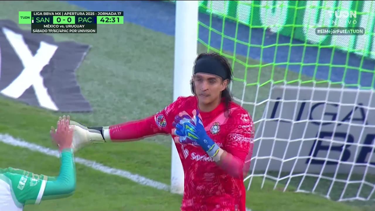 ¿Cómo lo hizo? La increíble atajada de Acevedo que asombra a todos