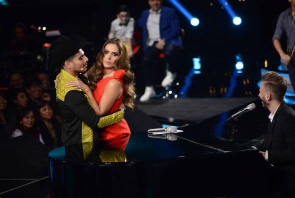 ¿Espinoza o Cristian? Ambos cantantes trataron de explicar cómo se seduce a una dama y dieron tremenda clase de consejos, los cuales aplicaron con la bella Galilea Montijo.