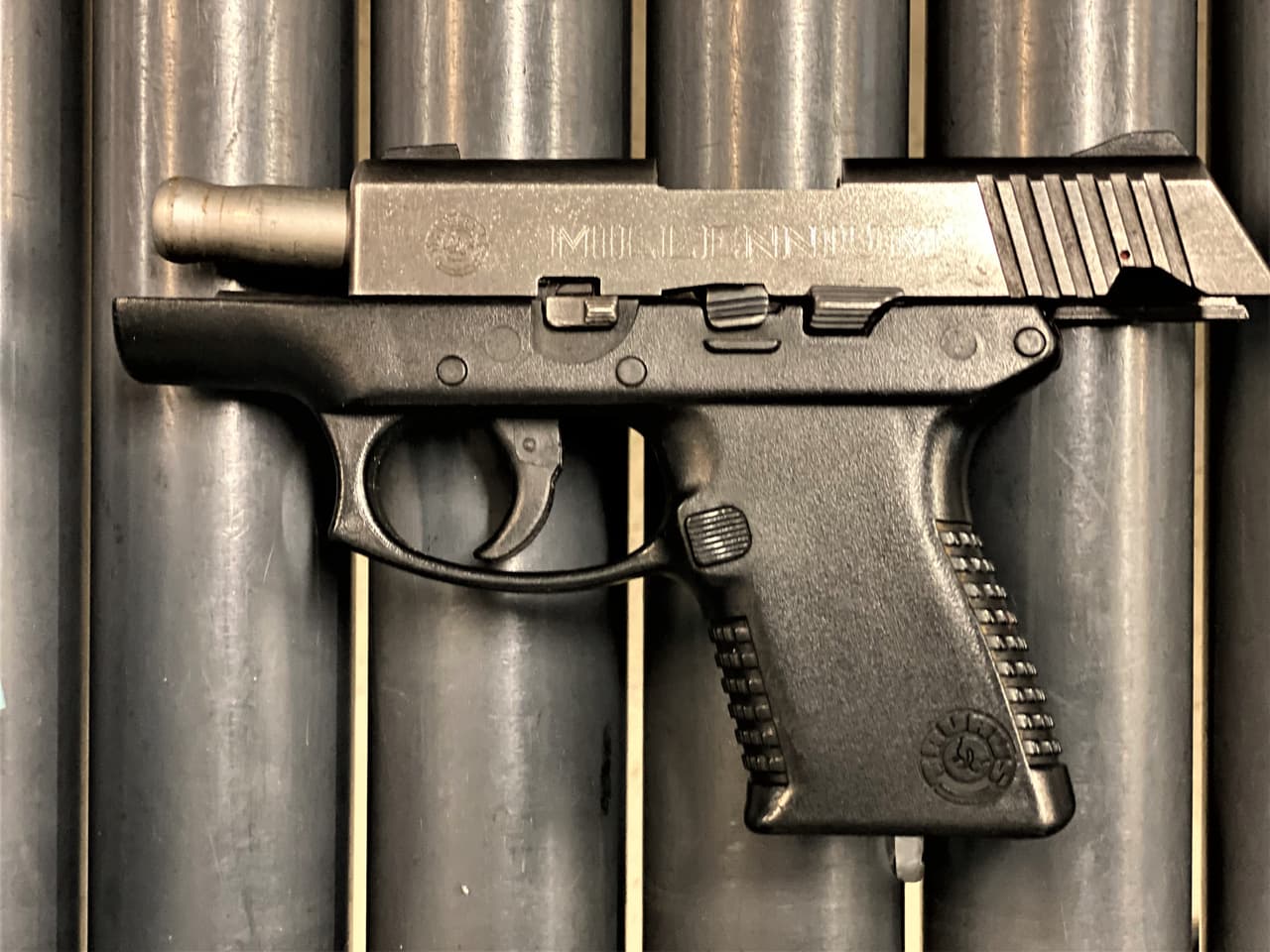 Agentes de la TSA confiscan armas robadas a un hombre en el Aeropuerto Internacional de Filadelfia