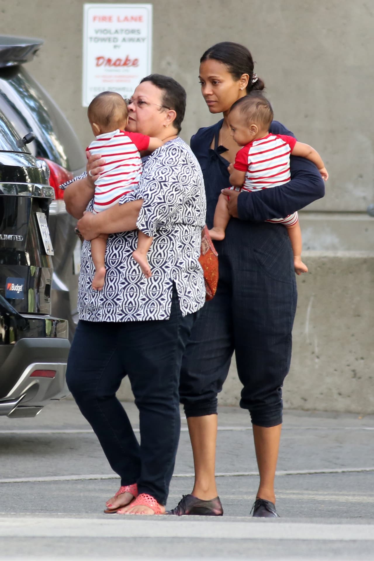 La estrella de cine, sus hijos y mami se encuentran en Vancouver.