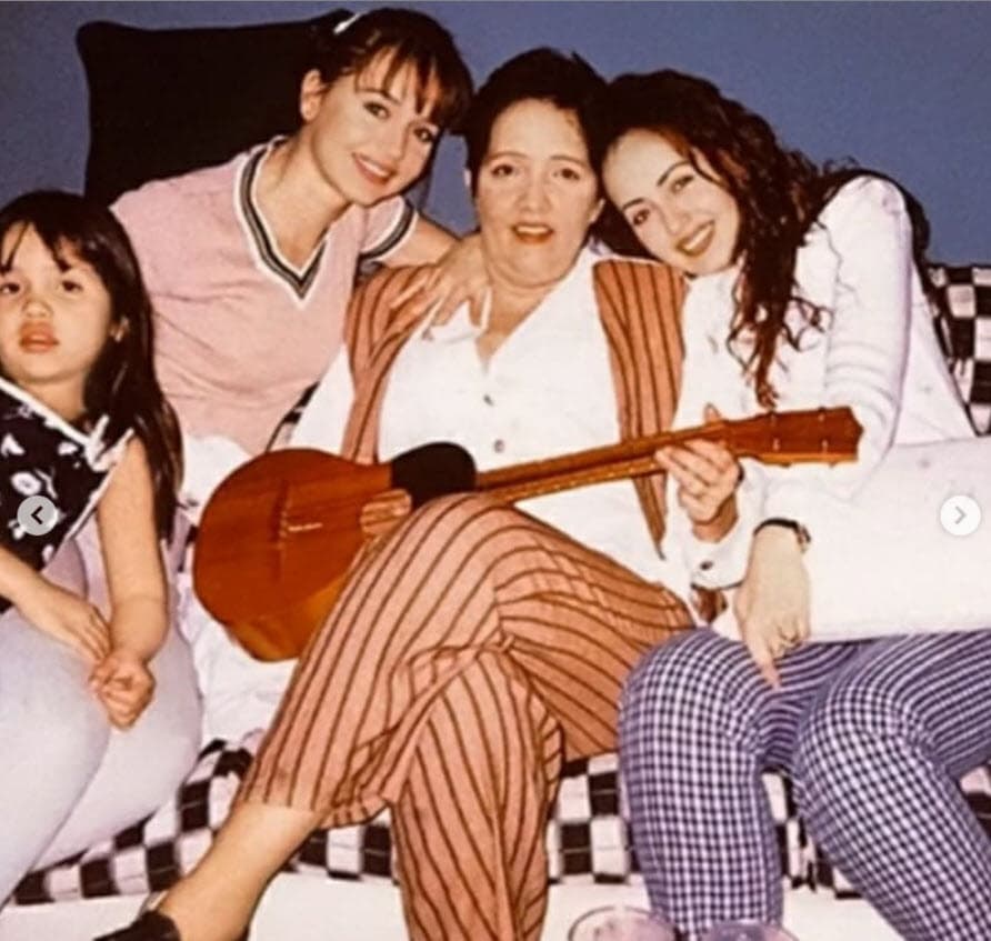 La familia de la actriz tiene sangre croata y española. Su padre emigró junto con sus abuelos desde Croacia a Venezuela en el año 1947.
<br>