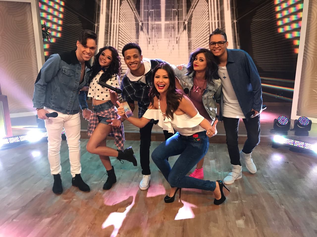 Los chicos de Mix5 presentaron por primera vez 3 temas musicales nuevecitos.