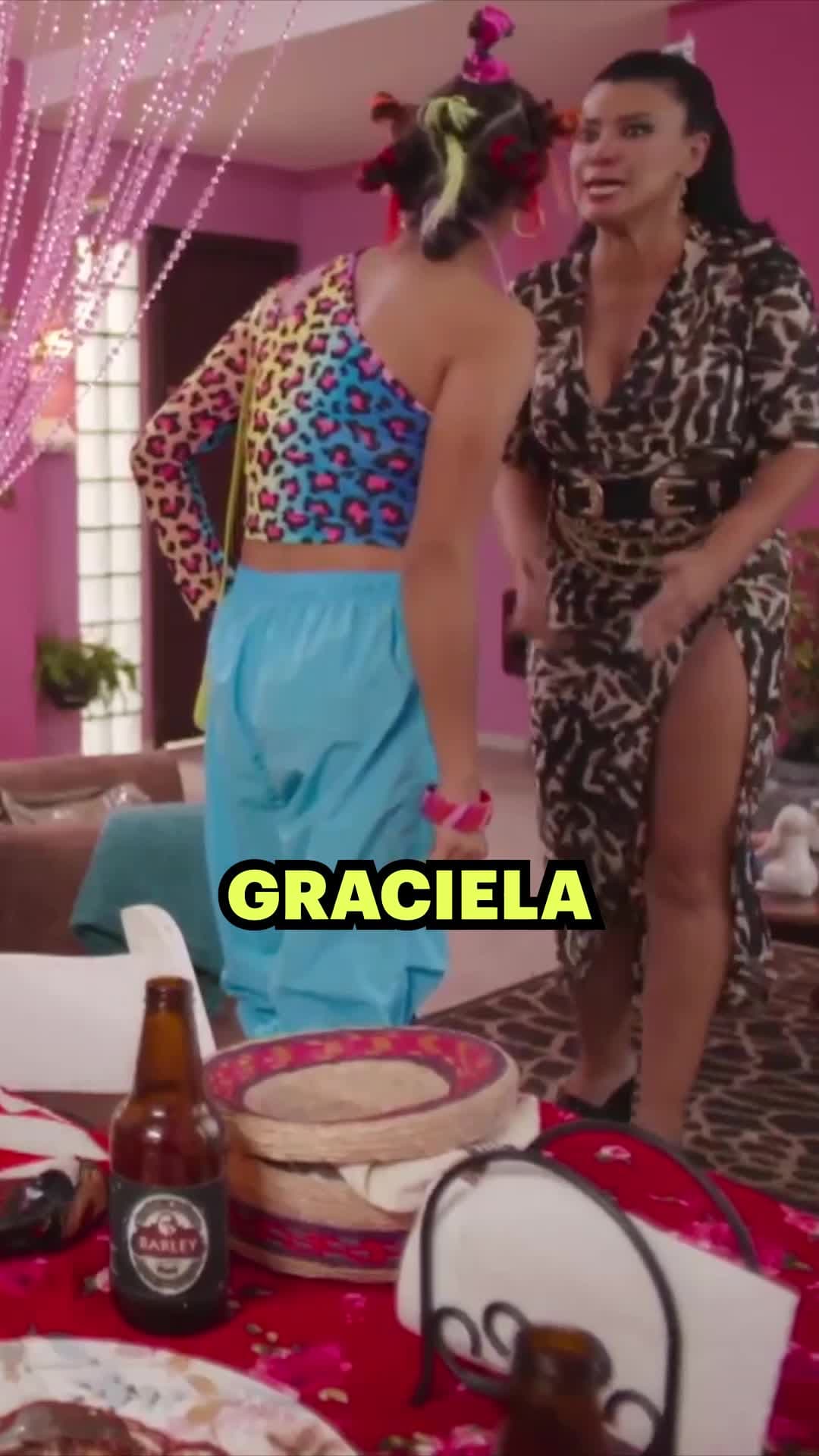 Gace insulta a su madre