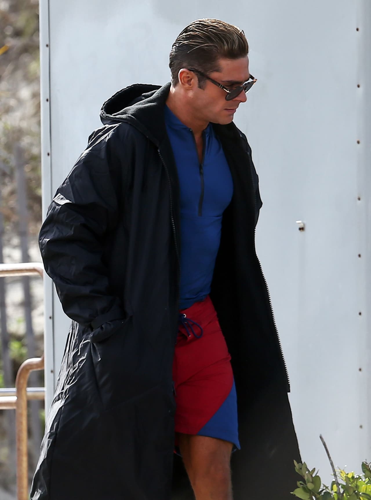 Esta ves no fue Zac Efron quien se lució en el set de 'Baywatch'.