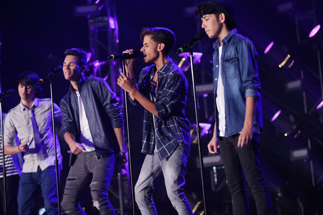 Joshua sabe bien lo que es la disciplina. Gracias a su padre, sabe lo que es ser constante para alcanzar su sueño. Este chico comenzó cantando en parrandas en Puerto Rico y ahora se perfila como uno de los favoritos.