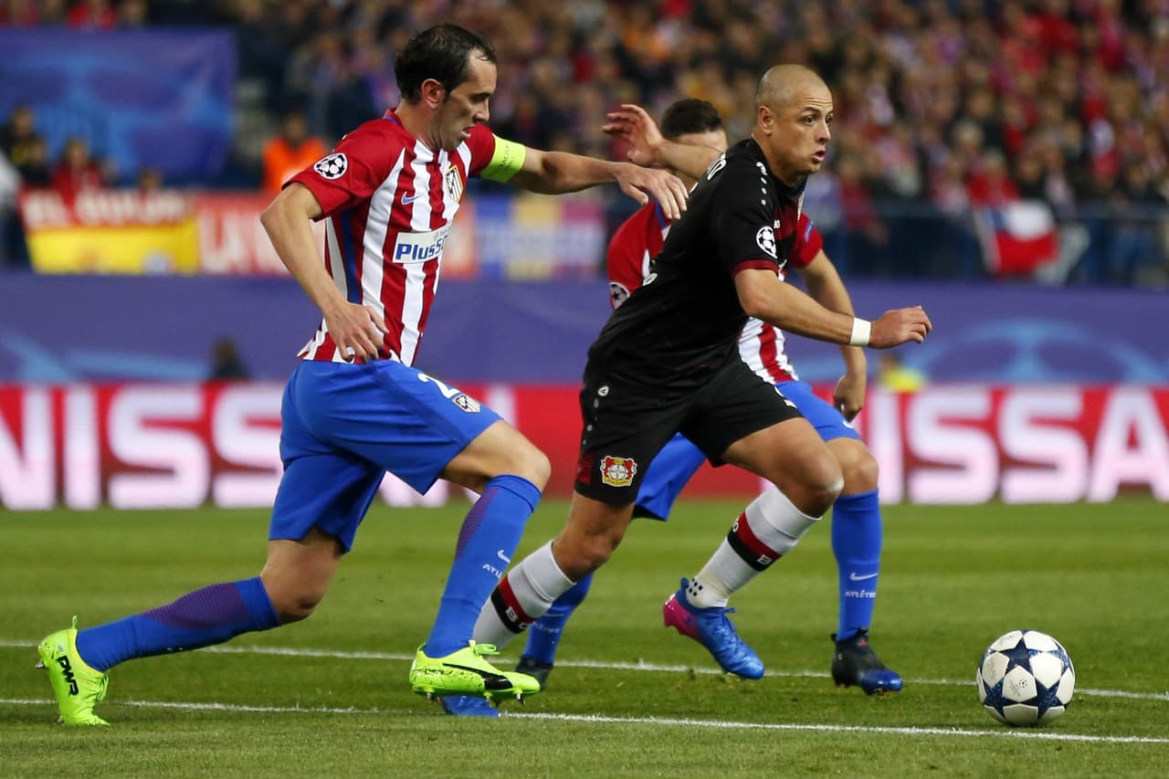 Javier Hernández ha visto acción en Champions con tres equipos diferentes.