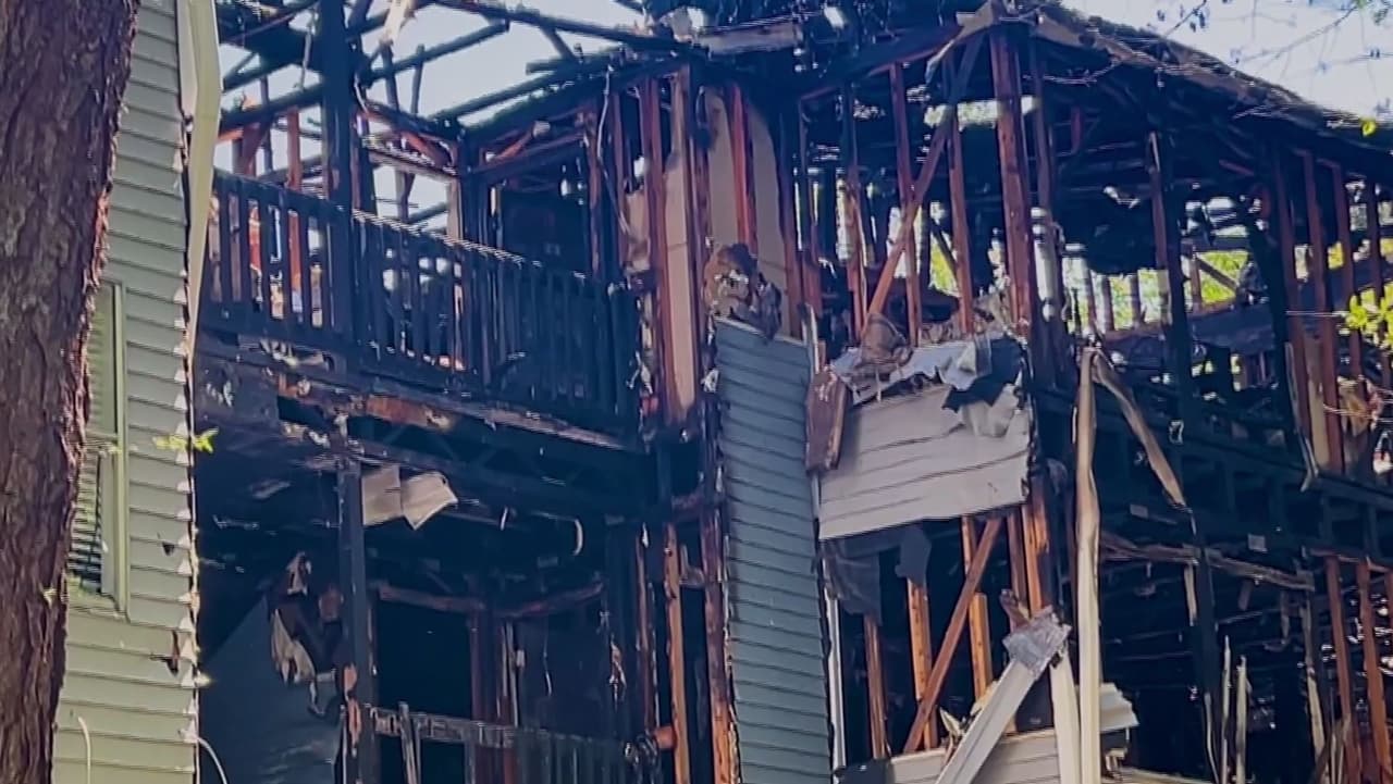 Familia pierde su hogar en incendio en Roswell y denuncia rescisión de su contrato de renta