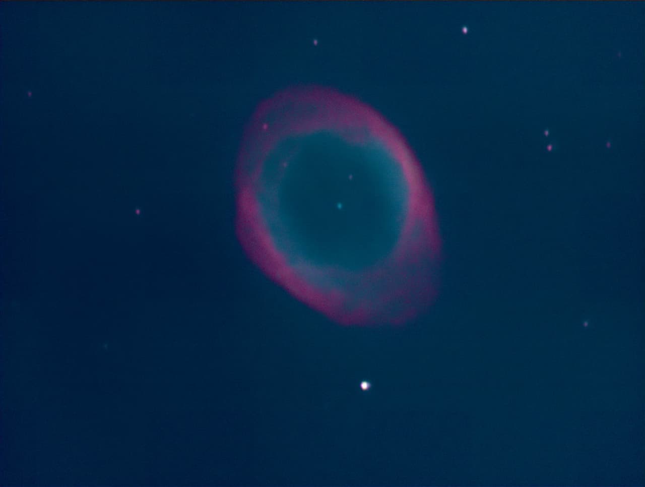 En el observatorio se han podido realizar análisis de las imágenes del Ring Nebula de 165 segundos apiladas en una serie de exposiciones de 15 segundos, así como otras observaciones importantes del comportamiento del espacio desde la tierra.