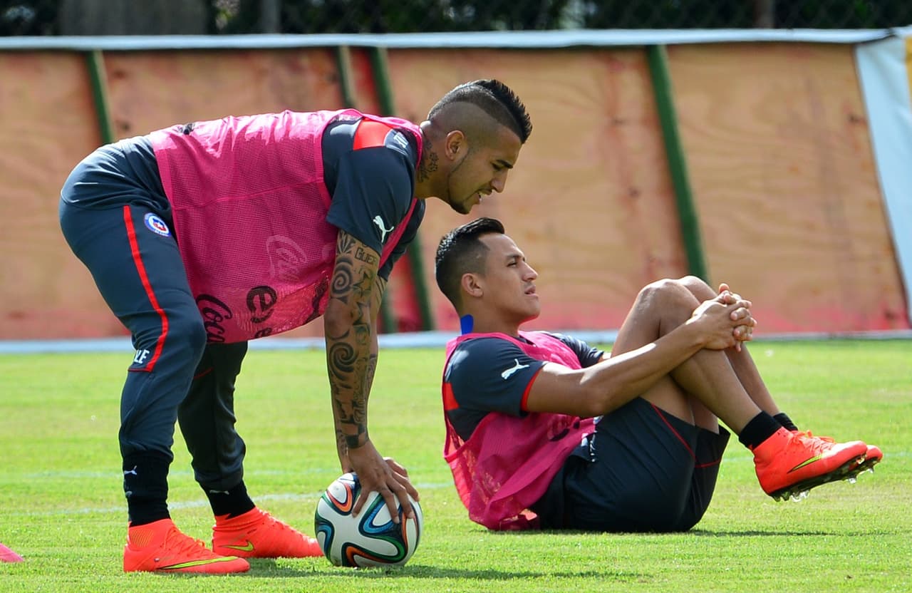Arturo Vidal y Alexis Sánchez tienen una mala relación en la Selección de Chile. La lucha por el liderazgo entre ambos ha sido un factor que ha marcado una diferencia entre ambos. Hay celos.