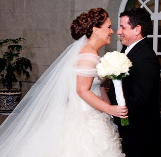 Angélica aclaró que su matrimonio va bastante bien: "Creo que hemos demostrado, mi marido y yo, que somos un matrimonio sólido, nos llevamos muy bien, nos amamos".
<br>