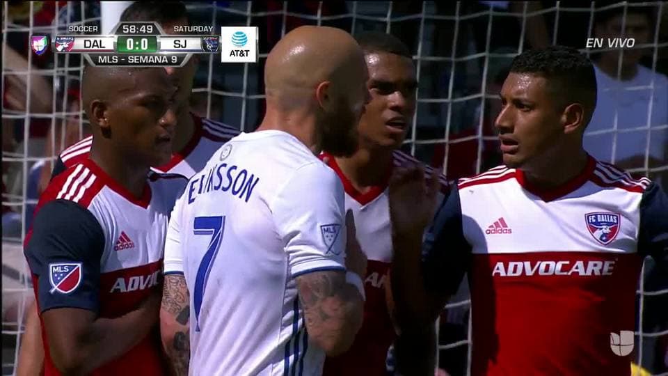 Tiro desviado de Magnus Eriksson