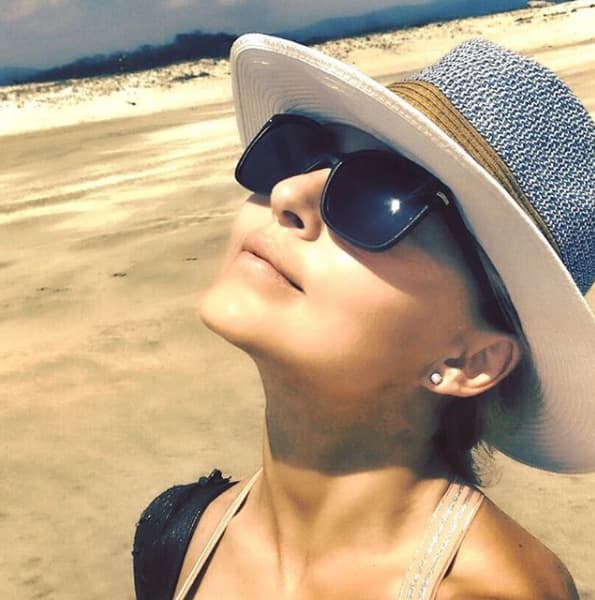 Por el momento
<b><a href="https://www.univision.com/temas/angelique-boyer">Angelique</a></b> no tiene proyecto, por lo que continúa disfrutando de sus vacaciones, mientras que
<b><a href="https://www.univision.com/temas/sebastian-rulli">Sebastián Rulli</a></b> está de gira por la República Mexicana con la obra de teatro: 'Hasta que la boda nos separe'.