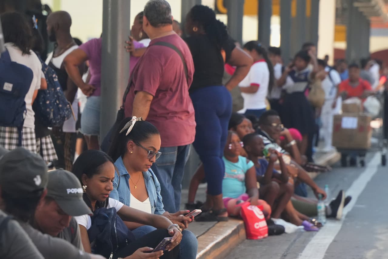 Los panameños evacuaron oficinas, centros comerciales y escuelas tras el terremoto con magnitud de 7.7.
