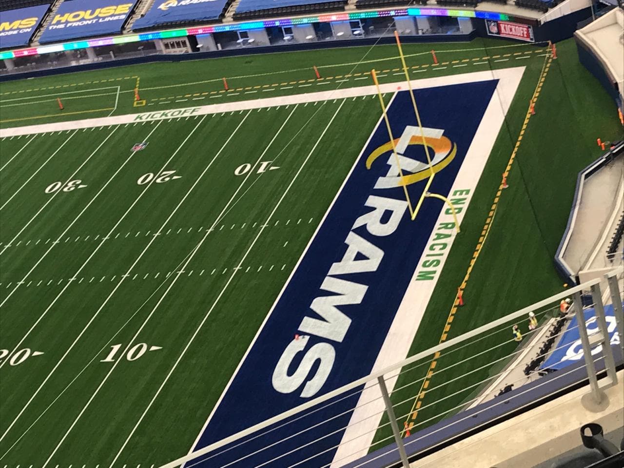 La nueva casa para los Rams y para los Chargers esta lista y es simplemente hermosa.