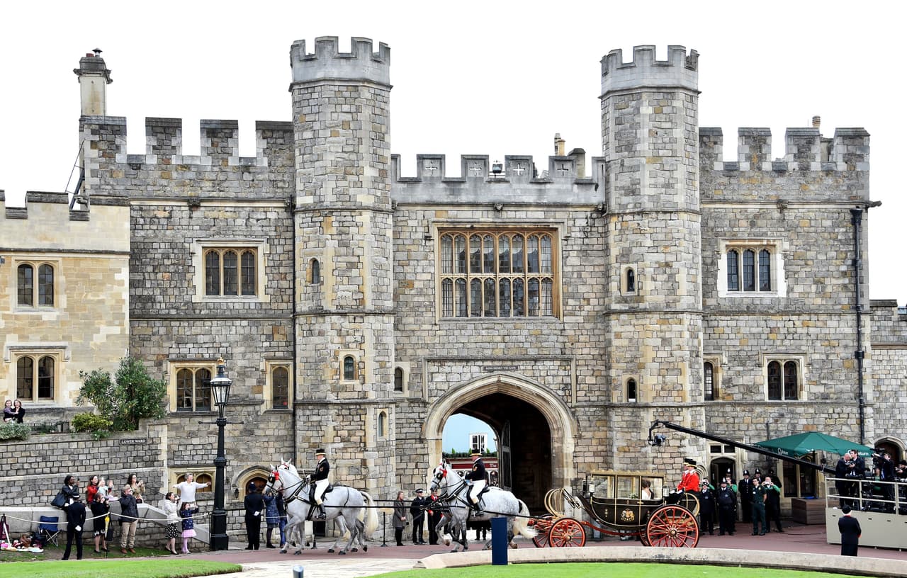 El grafiti tiene escrita la palabra 'helch', la cual se usa para referirse a algo que provoca disgusto o incluso asco, de acuerdo a 
<b><a href="https://www.urbandictionary.com/define.php?term=Helch">Urban Dictionary.</a></b>