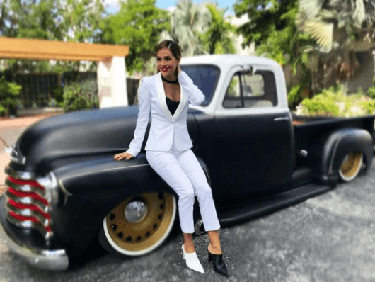 A Karla Martínez le encanta experimentar, pero el blanco y negro nunca falla.