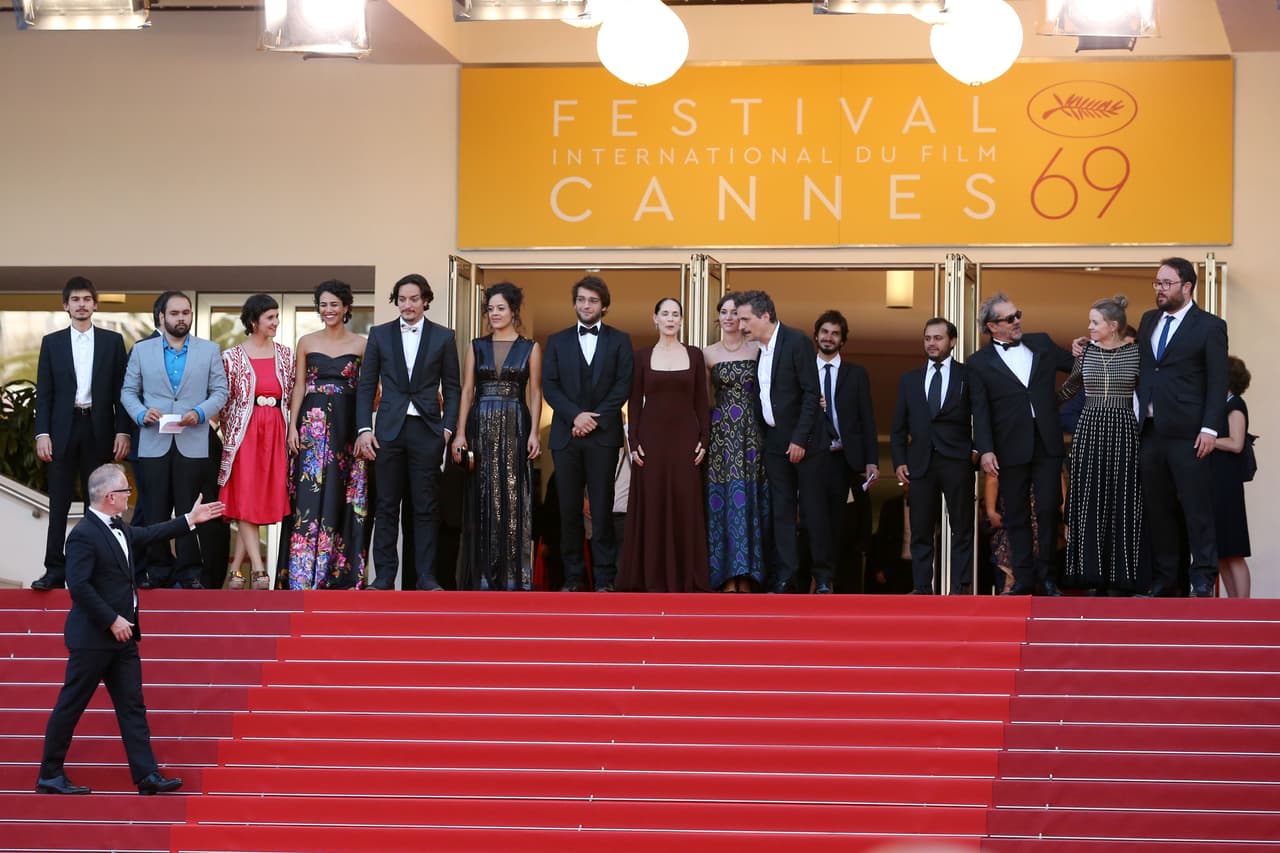 El estreno de 'Aquarius' en Cannes se hizo político.