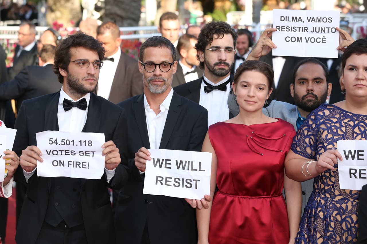 Mira más imágenes de la protesta del elenco y la producción.