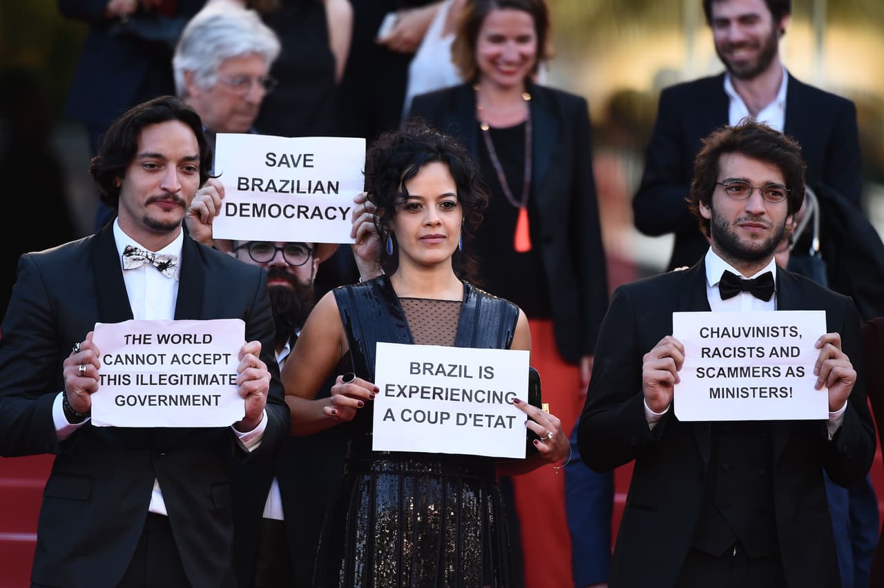 El director de la cinta ya había expresado anteriormente en entrevistas su preocupación por la situación en Brasil.