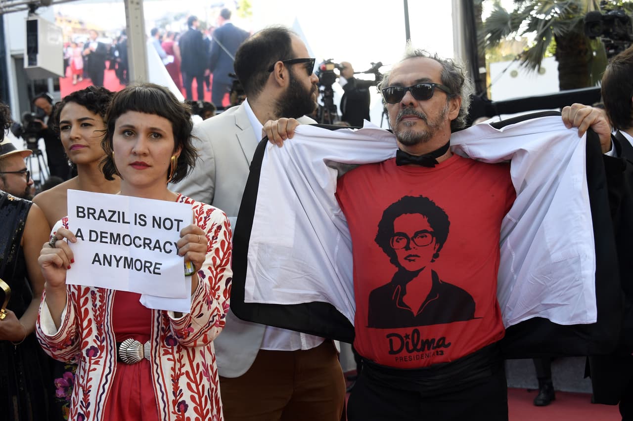 El estreno de 'Aquarius' en Cannes se hizo político.