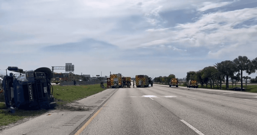 Vuelca camión cisterna y provoca cierres