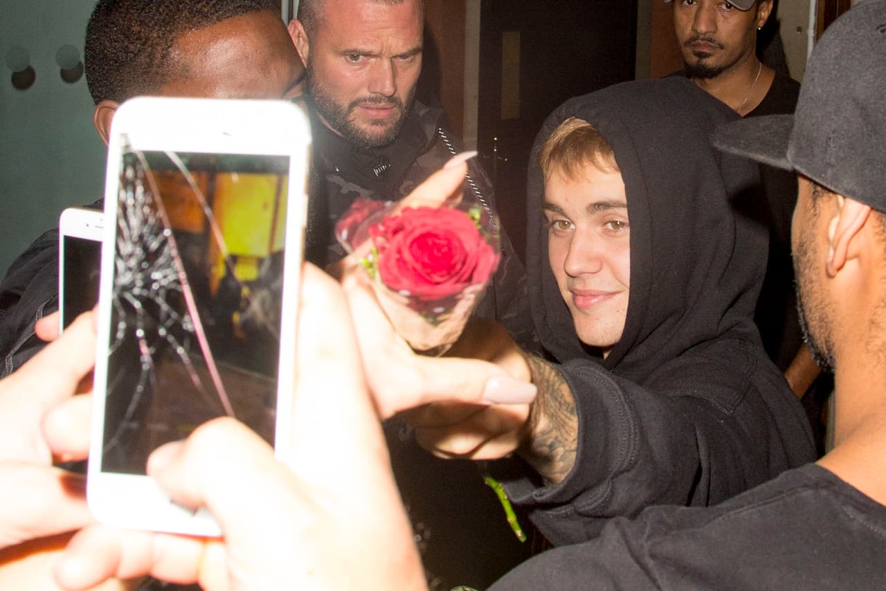 A esta chica mejor le hubiera regalado un celular.